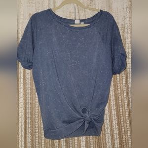 Gap faded blue short sleeve top with bottom tie